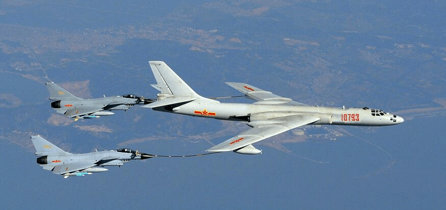 解放军200多架轰6,一直不断改进,到底如何成为战神?