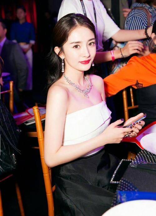 杨幂和嘉行传媒解约后,成立了杨幂工作室,她依旧保持着优秀的表现,在