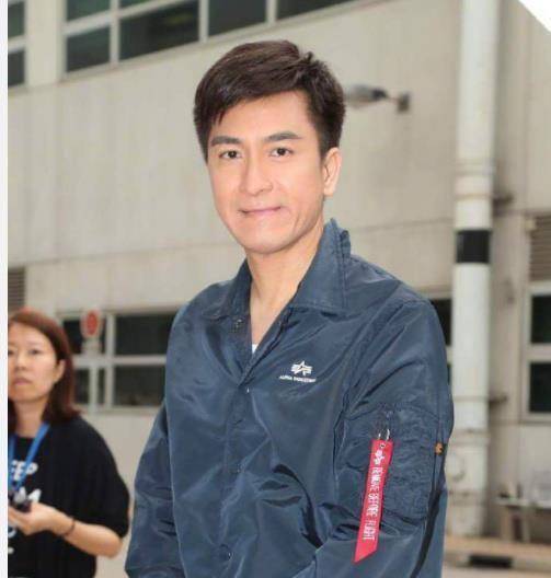 郑秀文终于回应,沉默两天还是选择原谅,400字文章字字让人心酸_许志安