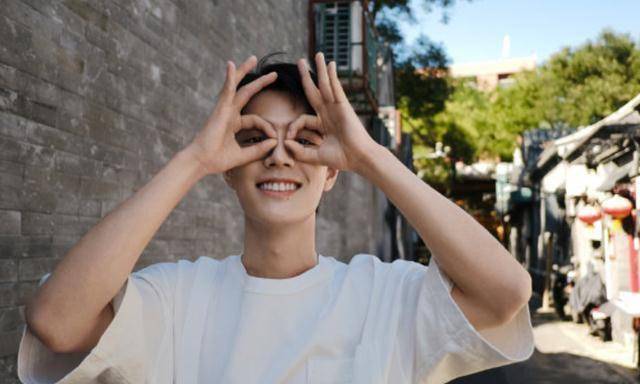 流量发歌,号召理性消费还赠送,韩星却又集资百万_娱乐_张义祥_交通