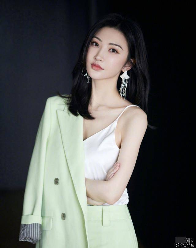 《司藤》景甜被ai换脸成刘亦菲,两家粉丝网上互撕_热度_白甜_剧情