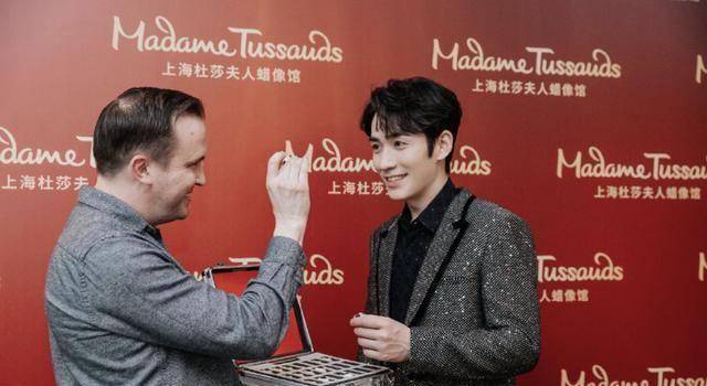 朱一龙蜡像入驻上海被高度还原,本尊直呼奇妙,为他起名朱二龙_和发
