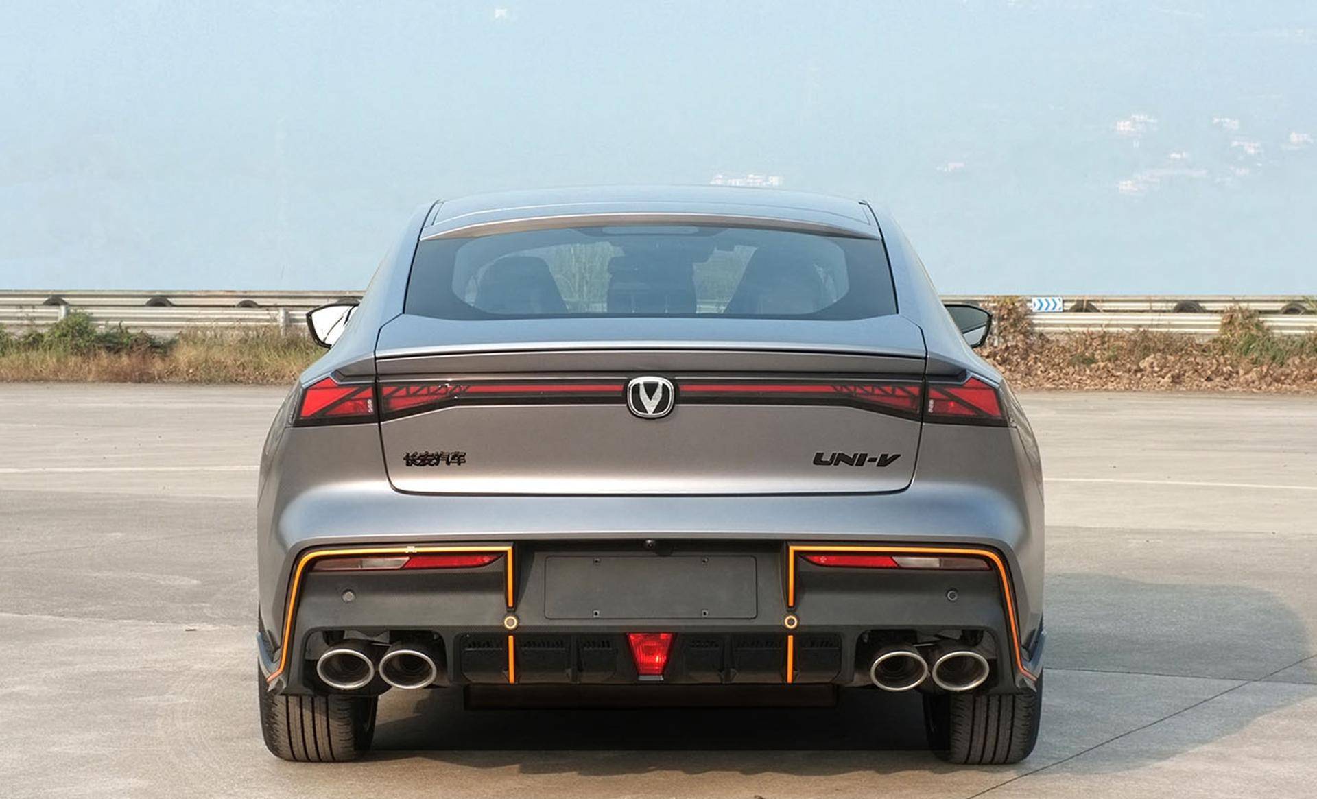 长安uni-v价格实惠,外观漂亮,配电动尾翼,搭载1.