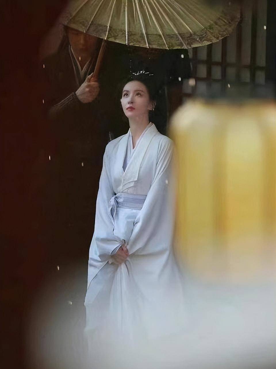 想想刘诗诗上一部古装剧是5年前就心痛,这大好年华 如此美貌 如此适合