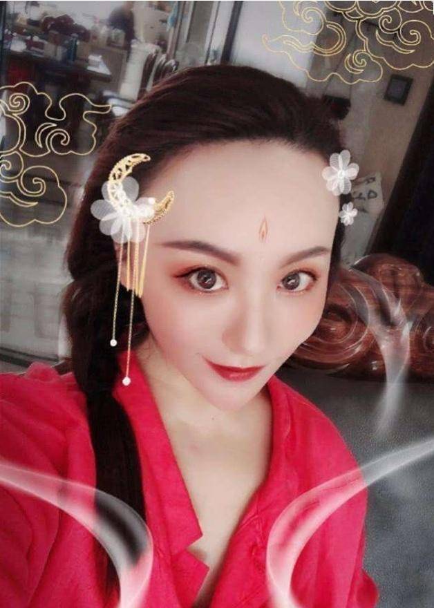 沈腾姐姐46岁美成少女,打扮时髦年轻还有实力,天生的公主_沈娜_时尚