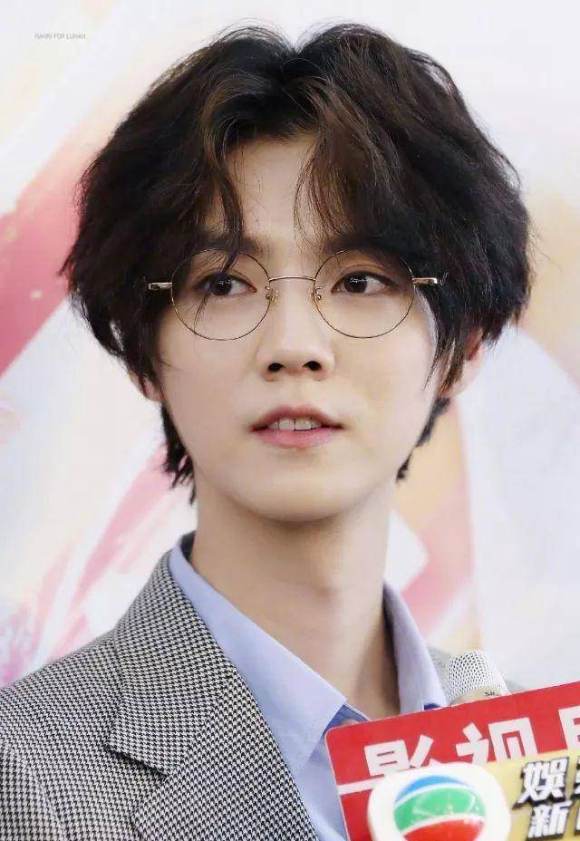 双杨姐妹花想拉拢杨超越,从而形成四杨合体全方位积聚流量的形势_鹿晗