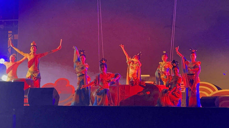 焦作影视城飞天国潮电音节,焦作建市以来第一次空中飞人表演!