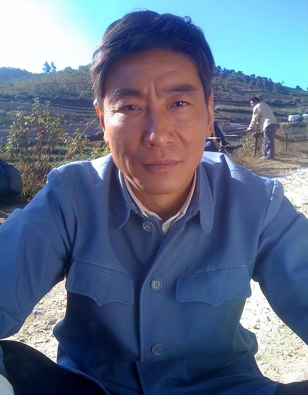 一级演员啜二勇:女儿是知名演员,被陈道明赏识,观众也很喜欢_表演