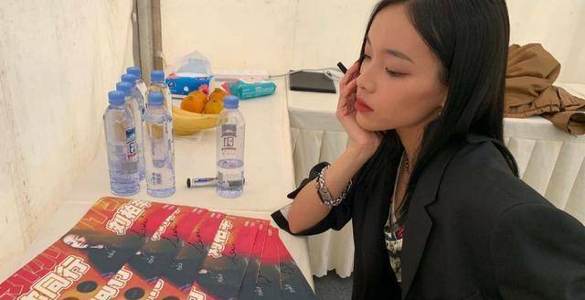堂哥李佳琦在线追星,堂妹刘柏辛节目奇袭,华晨宇果然优秀_直播_网友