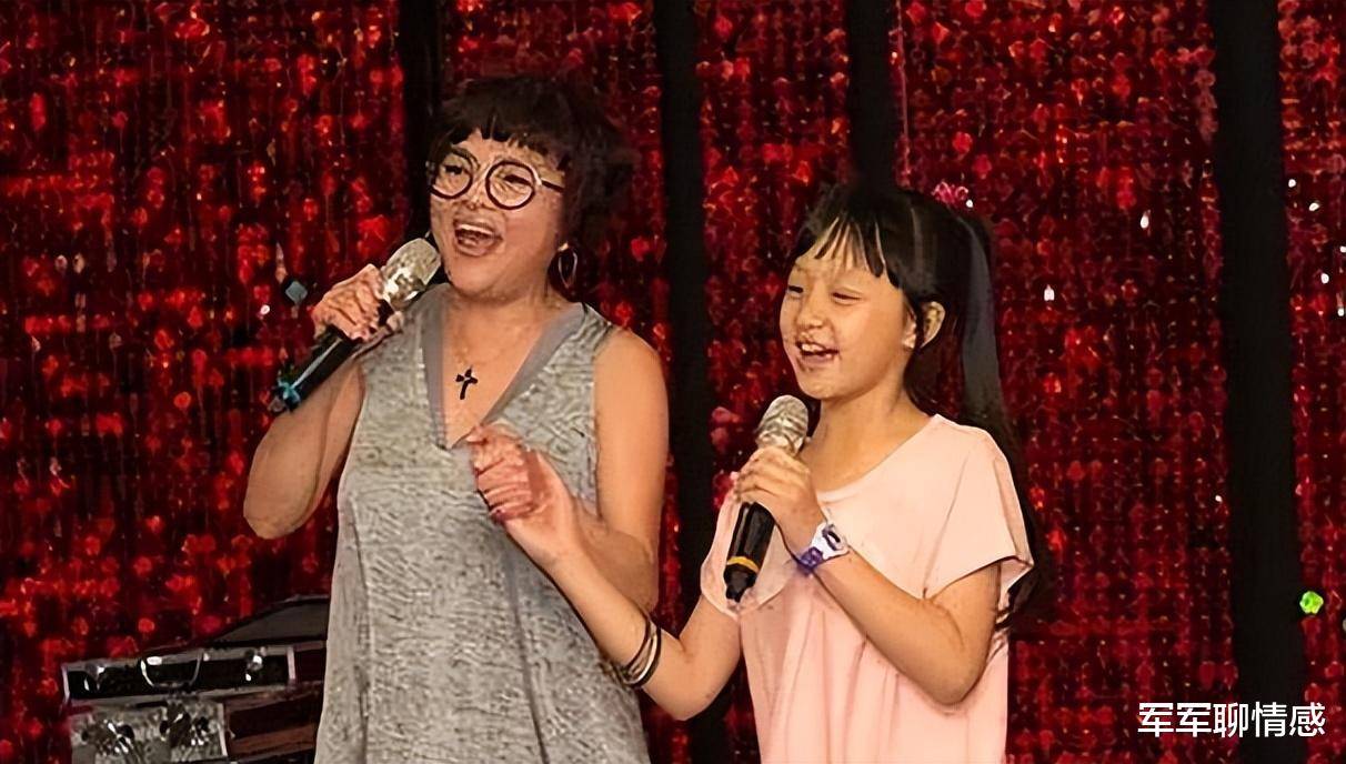 王欣逸_奶奶_父母