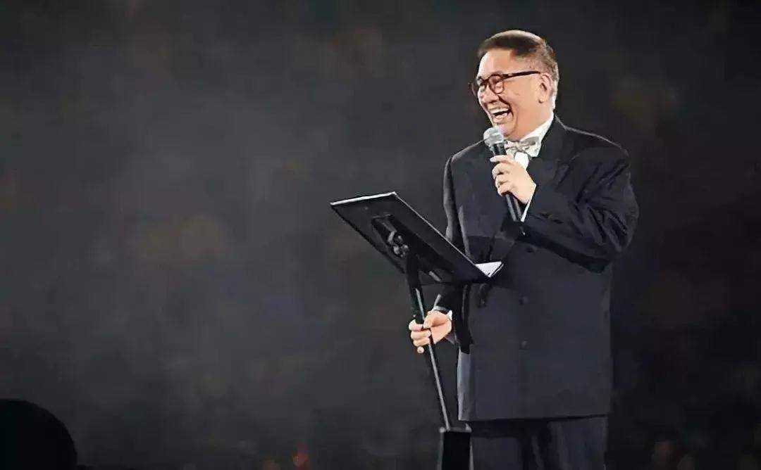 黄霑:跟李小龙打架,给成龙磕头,好色好酒好财,却活成一个时代_华娃