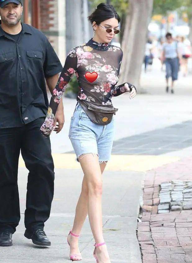 詹娜近乎赤身出门,1米78身材傲人,西蒙斯:裤腰带"松"了_达尔·詹娜