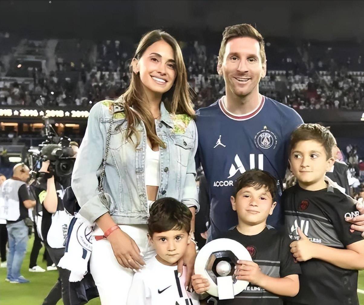 梅西发来全家福!