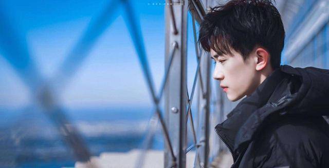 易烊千玺应援曲在妈妈生日时上线,现已达七十余首_明星_发展_少年