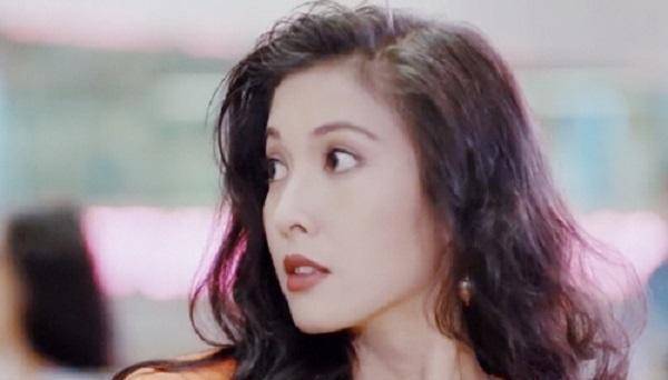 而除了《至尊三十六计之偷天换日》外,李婉华出演的《撞板风流》