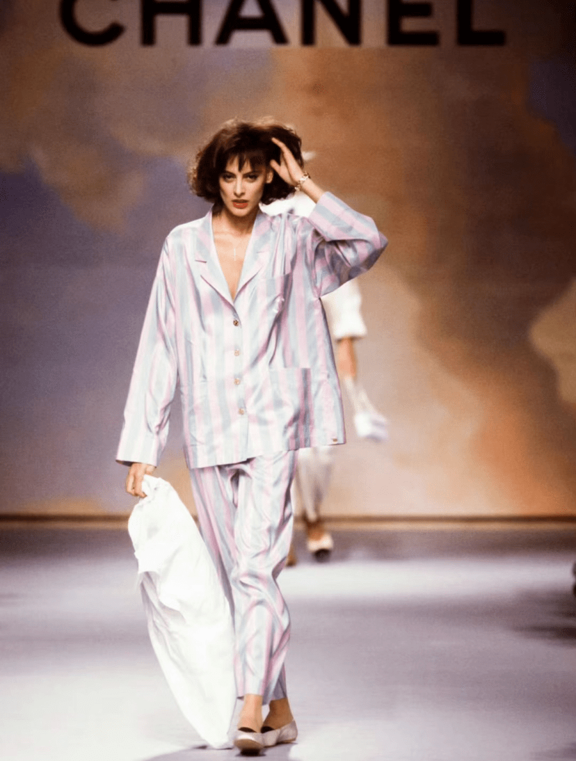 angelababy露个脚趾就被骂恶心,光脚穿搭的她却被夸爆了?