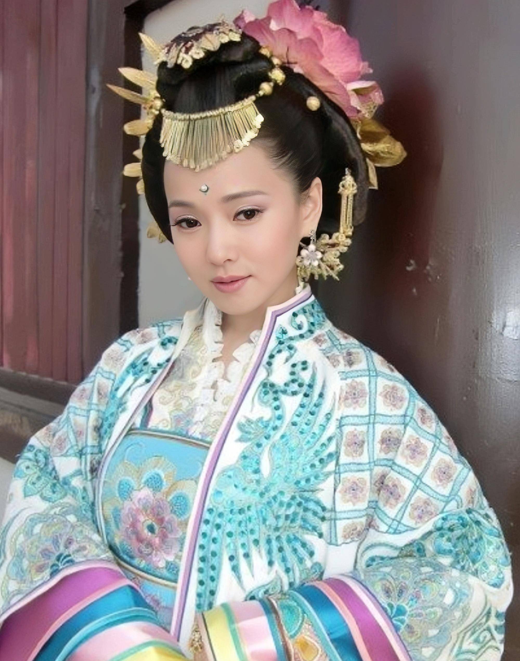 14个版本的杨贵妃,徐璐太瘦了,文颂娴装扮太拉垮!_一角_身材_角色