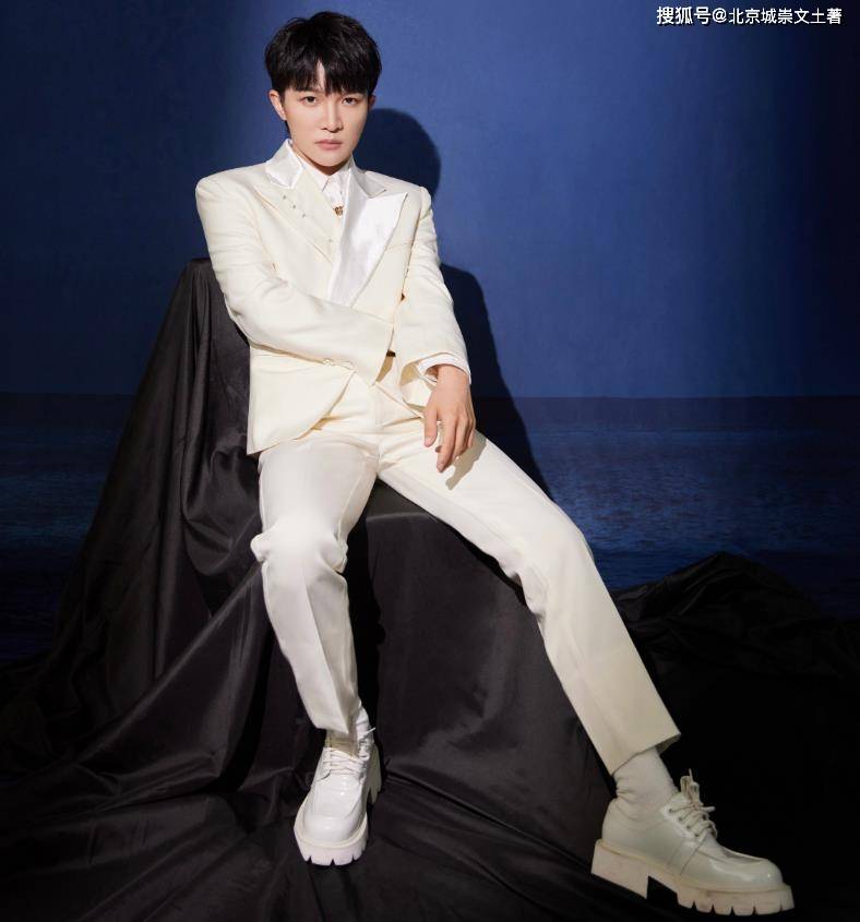 白玉兰奖晚会:周深廖昌永神仙献唱,教科书式唱功,喜获全网盛赞_舞台