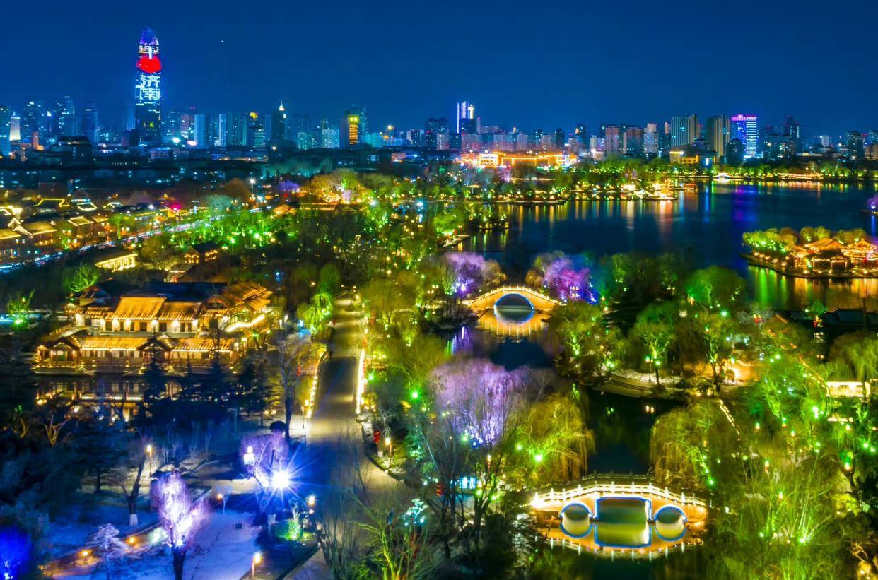 大明湖免费开放 夜游惊艳 自由选择湖畔漫步,明湖秀,游船夜航!