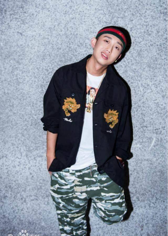 "勒是雾都"在这个夏天成为了最响亮的口号.