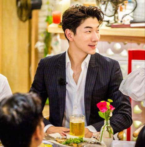 鹿晗满脸油光,张雨绮的浮肿,张亮脸部变形_节目_杨颖_何炅