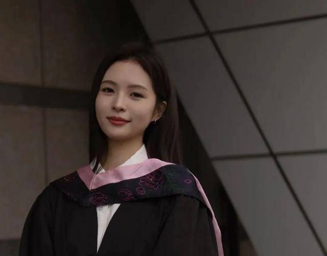 青岛大学超美校花学姐,凭借一首歌走红,梦想成为一名老师_音乐_声乐