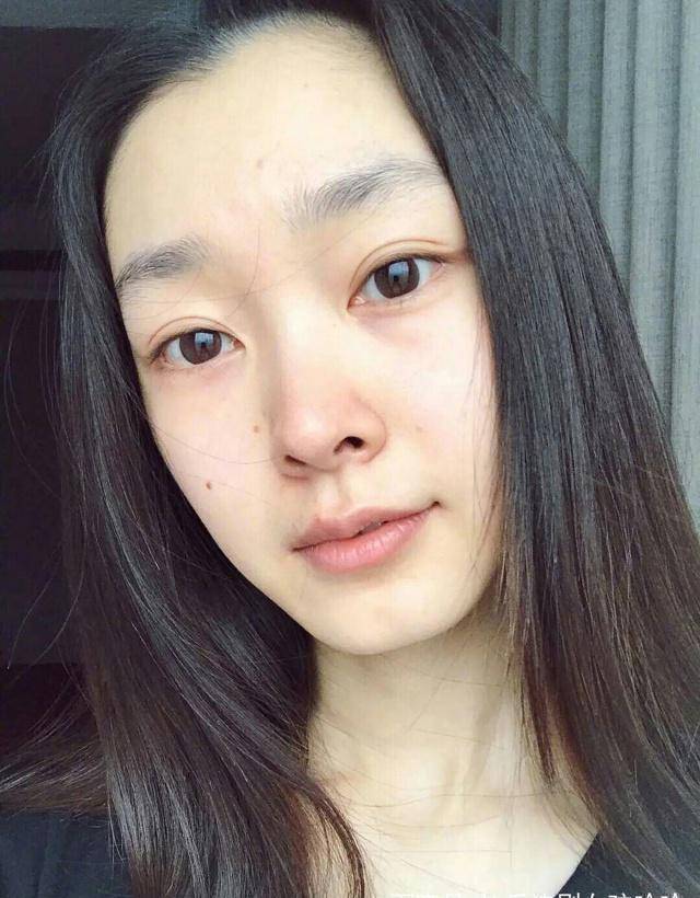 宋轶当众卸妆成了无眉星人,脸色有些憔悴却难掩美人本色_女明星_区别