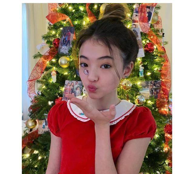 ellagross夏日搭配活力满满,12岁甜美时髦,天生混血超模脸!