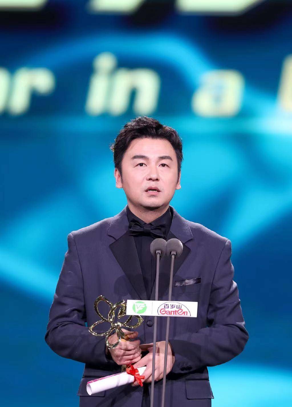 雷佳音还在颁奖中感谢了《我的前半生》和《长安十二时辰》,是这些