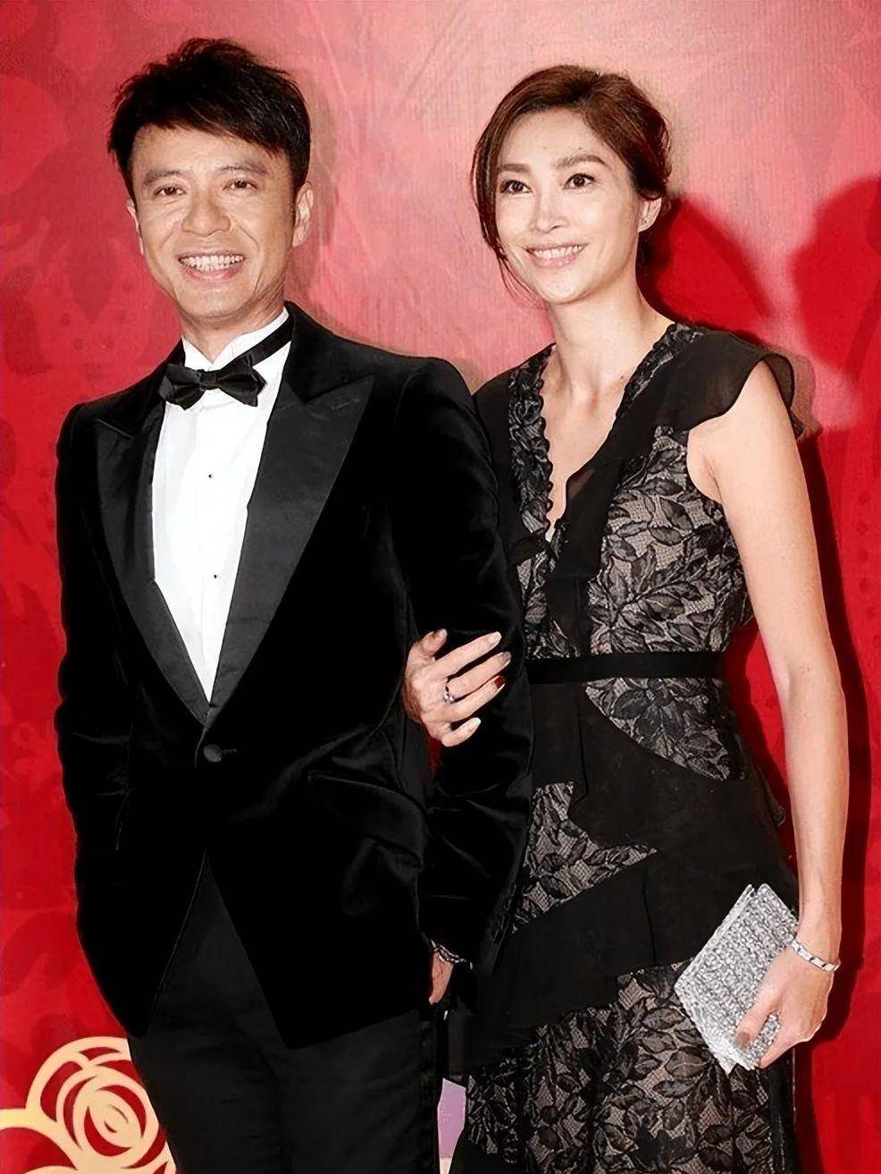 李克勤与妻子罕见同框!