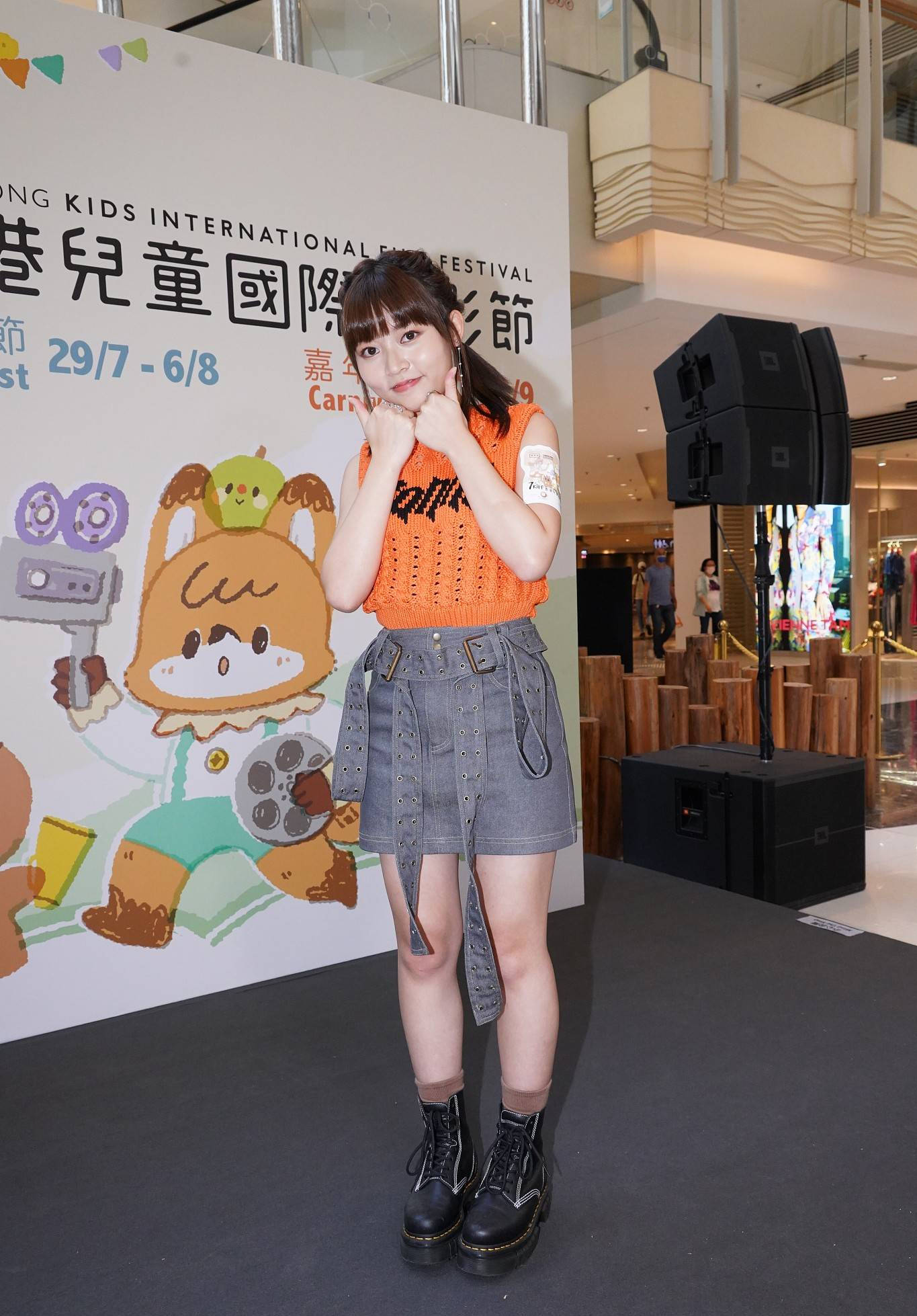 陈慧琳出席儿童电影节活动 着橙色上衣少女感十足-搜狐大视野-搜狐新闻