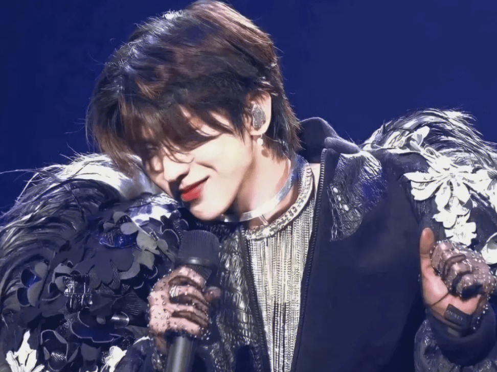 网传蔡徐坤疑似塌房,最大败笔竟是蔡妈妈?