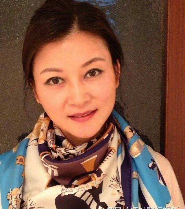 在《记住乡愁4》开播特别里,很多年没有新歌问世的歌手朱晓琳露面,唱