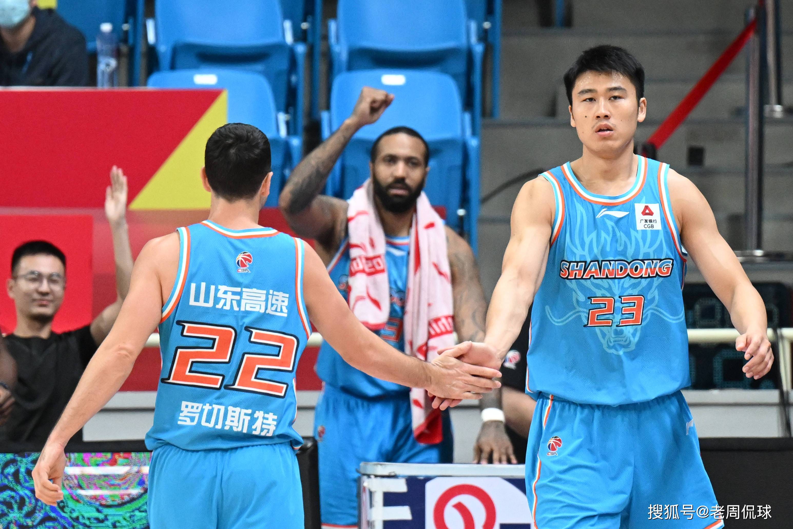 外籍助教到位!山东男篮首位外援到达国内!_进行_丁伟_球员