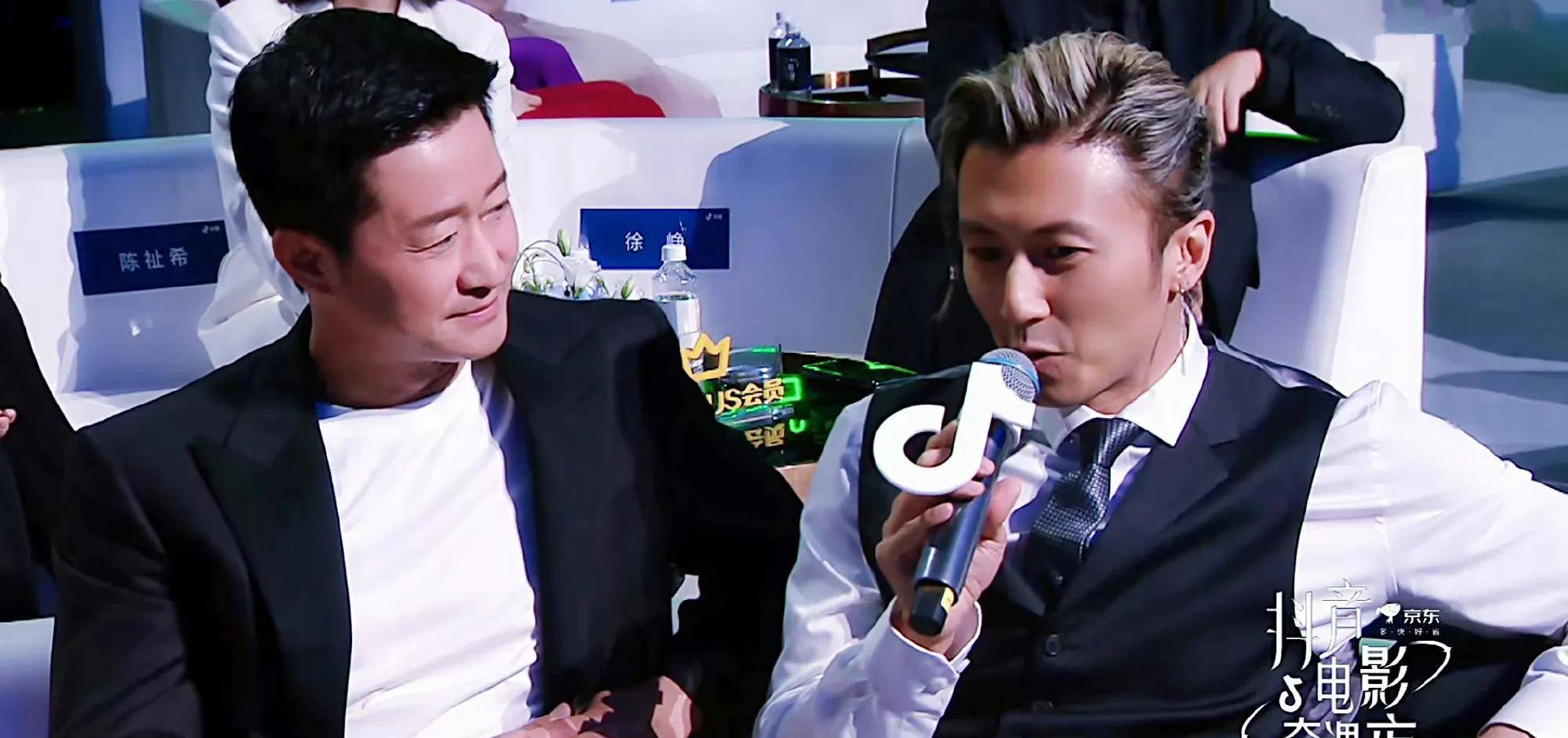 吴京谢霆锋吴京谢霆锋获抖音电影年度男演员,久违的第三次合作!