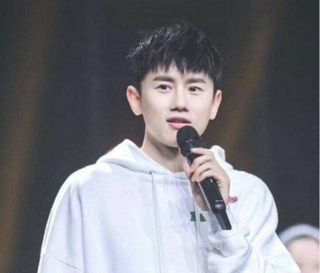 二本的张杰被特聘为211高校老师,曾引发争议,网友:当明星真好_大学