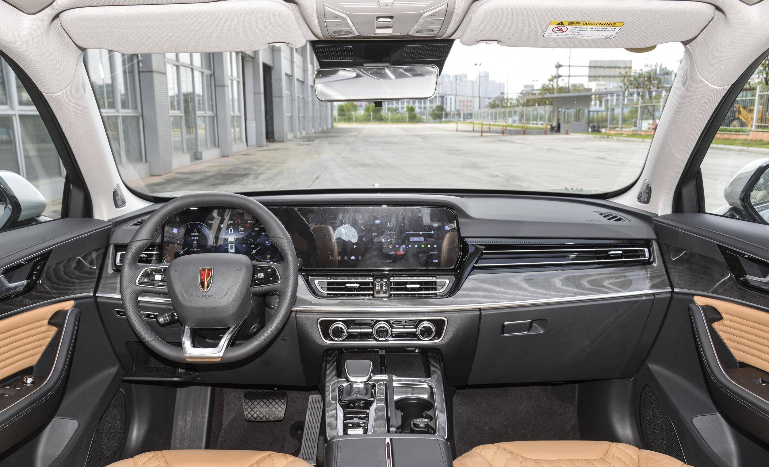 新红旗hs5的内饰设计也符合品牌的一贯调性,主打一个成熟稳重.