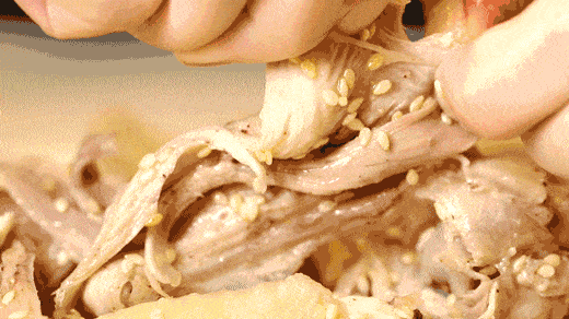 食毕唇齿留香每一口都尝得到鸡肉的原汁原味站在一旁都感觉阿姨的双臂