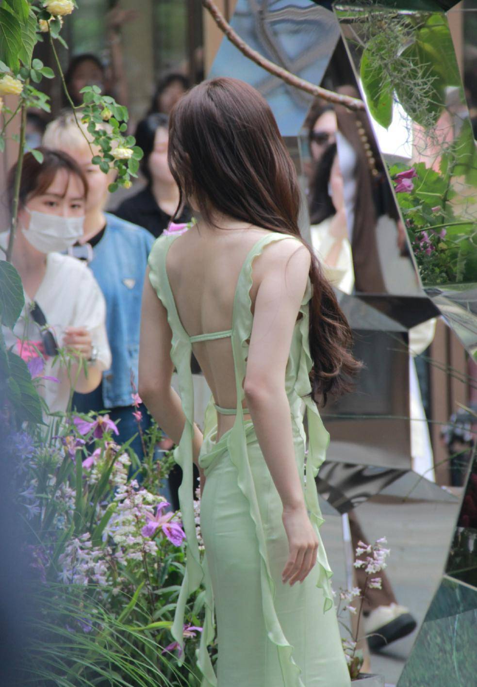 赵露思生活照合集,太美了!_身材_造型_感觉