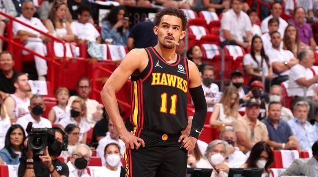 赛场方面,首节开打,赫尔特飙中三分,巴特勒马上就外线对飙,他和