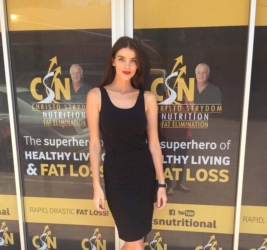 南非终极诱惑天使,身材火辣美丽的娜塔莎·巴纳德_杂志_动物_国际