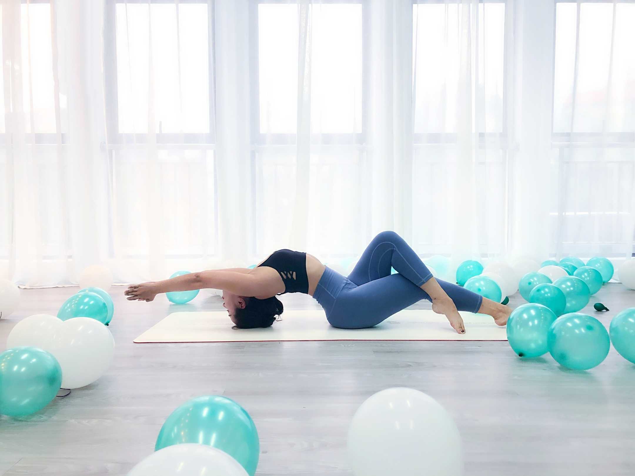 1,速成瑜伽教练当前比较主流的速成瑜伽教练属于ryt200小时教练认证班