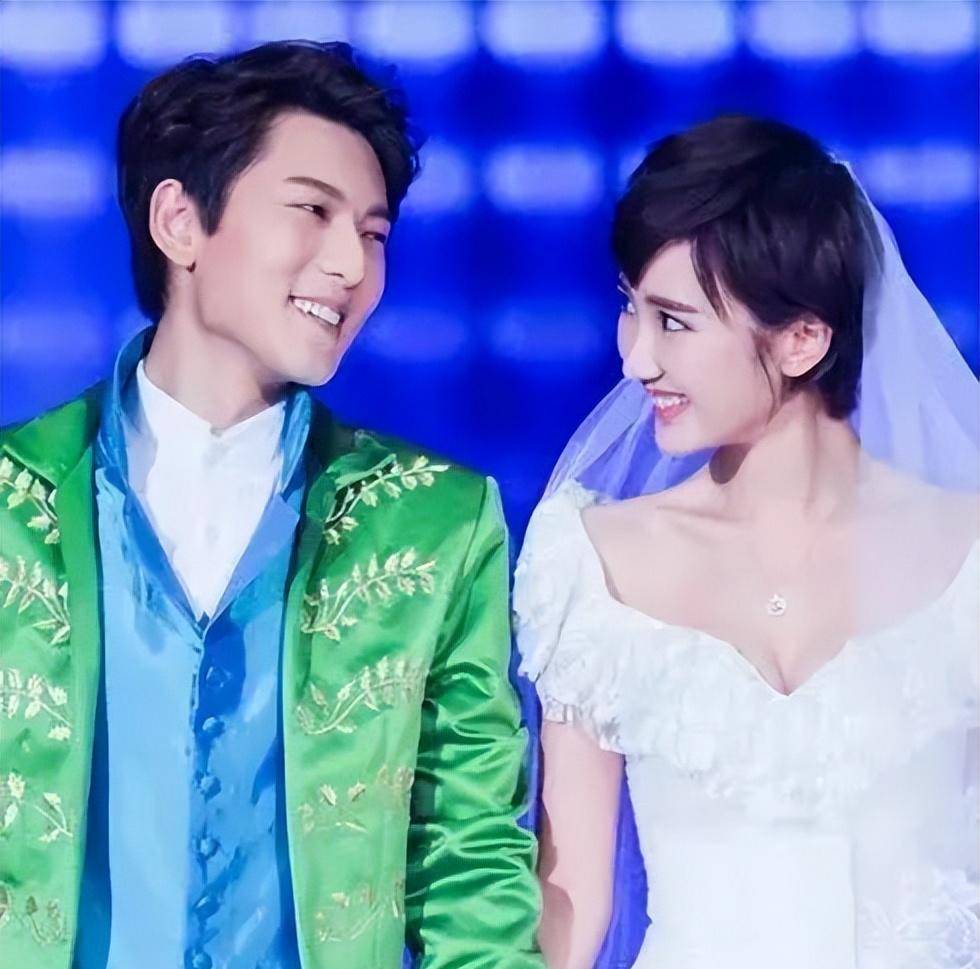 事件之后毛晓彤没有作再多解释,陈翔和江铠同的"小作文"让粉丝们开始