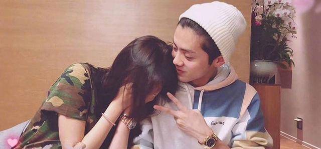 《奔跑吧》结婚证件照,邓超的温馨,郑恺的搞怪,鹿晗:我看酸了_喜讯