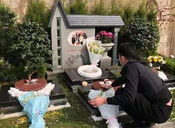 曝林生斌近况:公司违法被吊销,拒绝为朱小贞扫墓,替保姆养儿子_莫焕晶