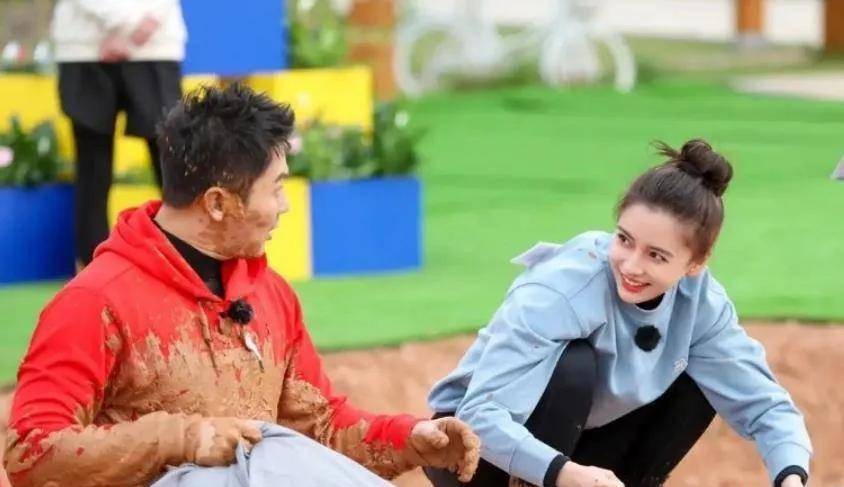 angelababy自嘲不适合当歌手 网友神补刀那演戏就适合吗_杨颖_黄晓明