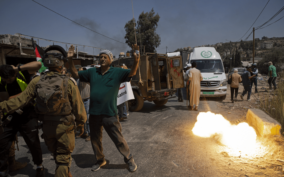 以军凌晨突袭,报复第二天就到,死伤超百人,局势紧张_行动_地区_和平