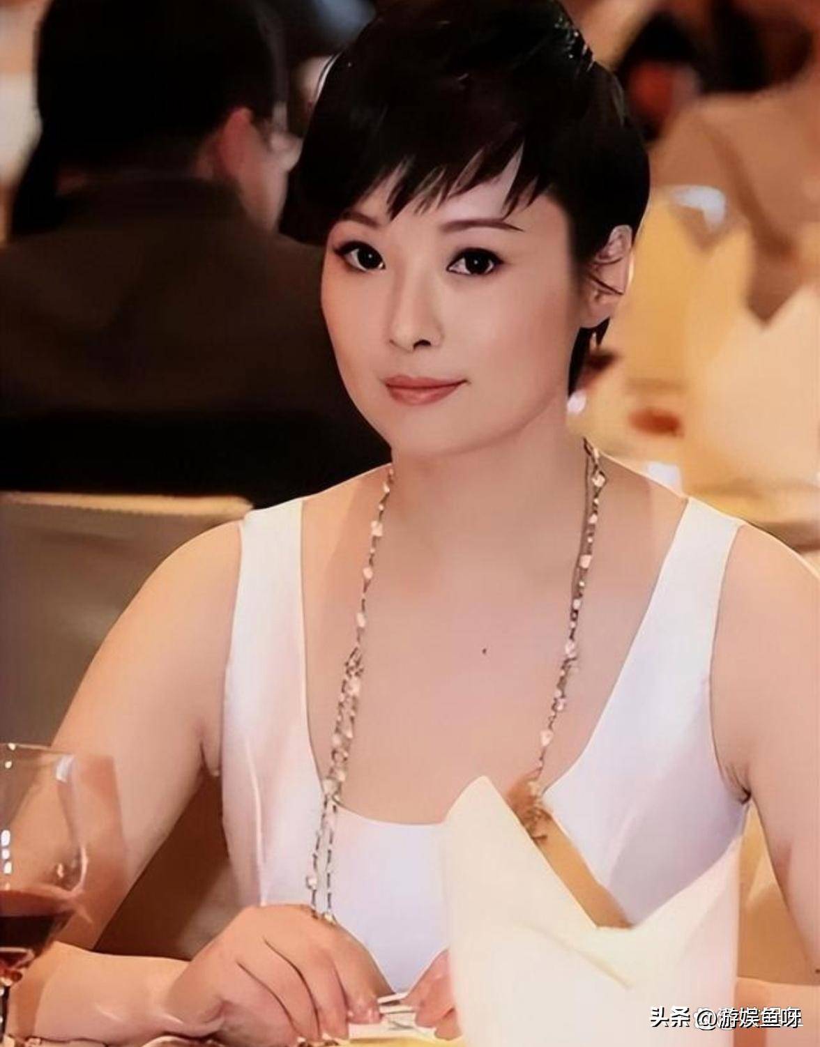 杜小月活泼开朗,在剧中的感情也是一波三折,到与袁立现实生活中有几分