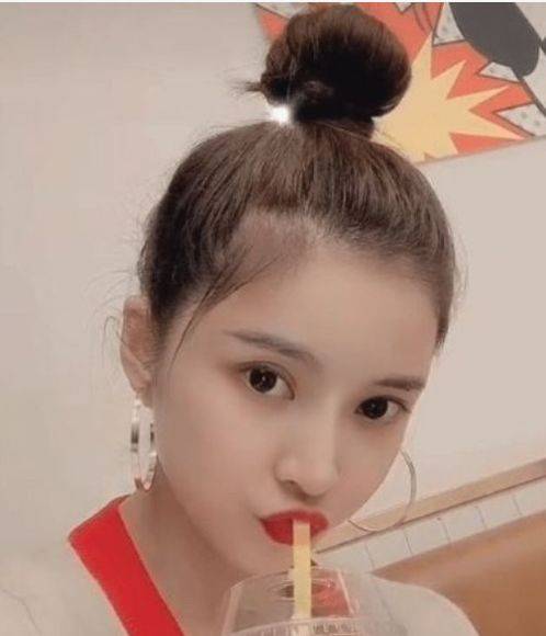 杜淳老婆近照,自曝目前正母乳喂养女儿,婚后变节俭耳环才8块钱_王灿