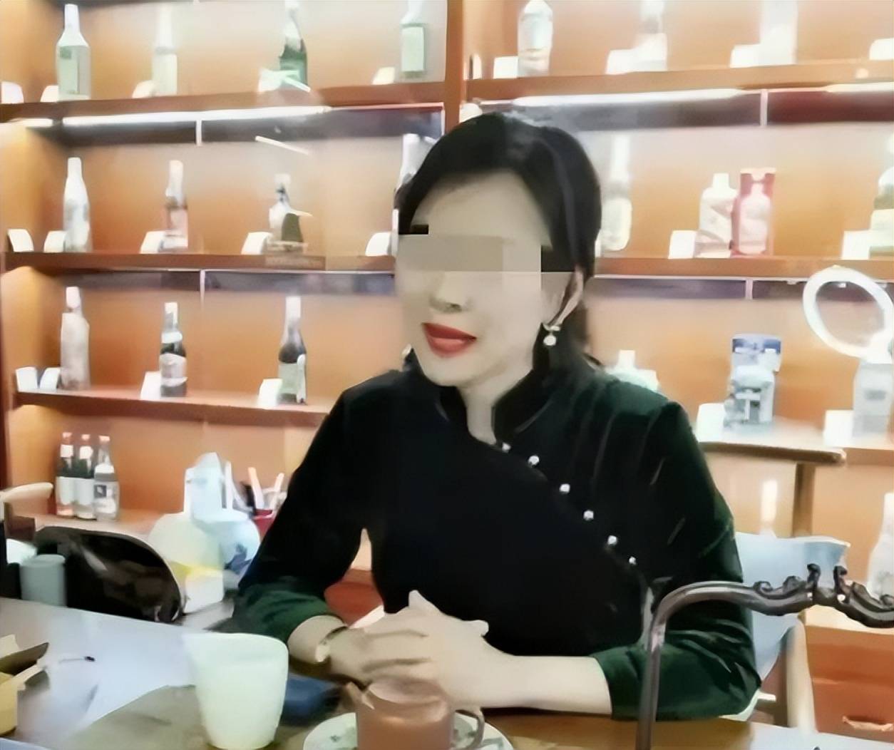 南京高校领导出轨＂人妻＂后续,女主照片被曝出,怪不得把持不住！